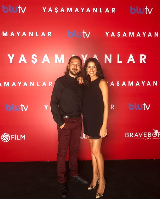 'Yaşamayanlar' gala fotoğrafları! Elçin Sangu, Serenay Sarıkaya ne giydi?