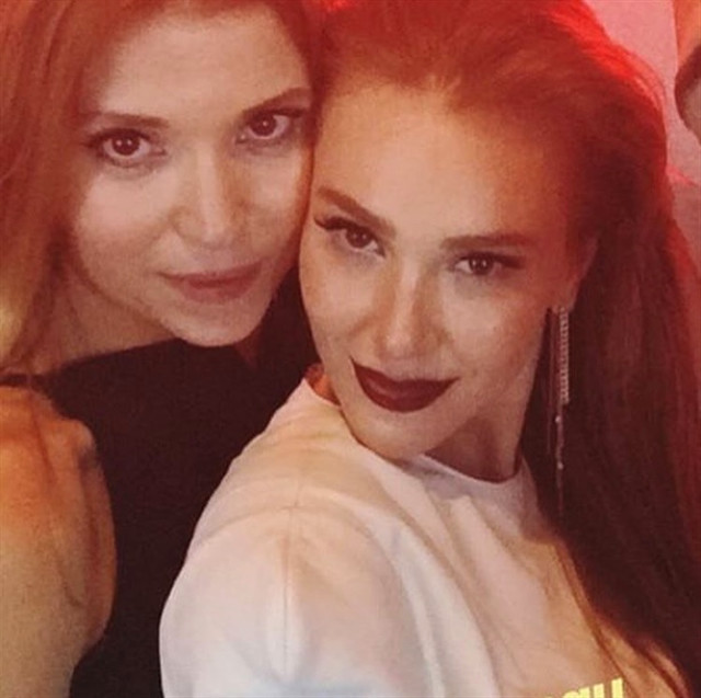 'Yaşamayanlar' gala fotoğrafları! Elçin Sangu, Serenay Sarıkaya ne giydi?