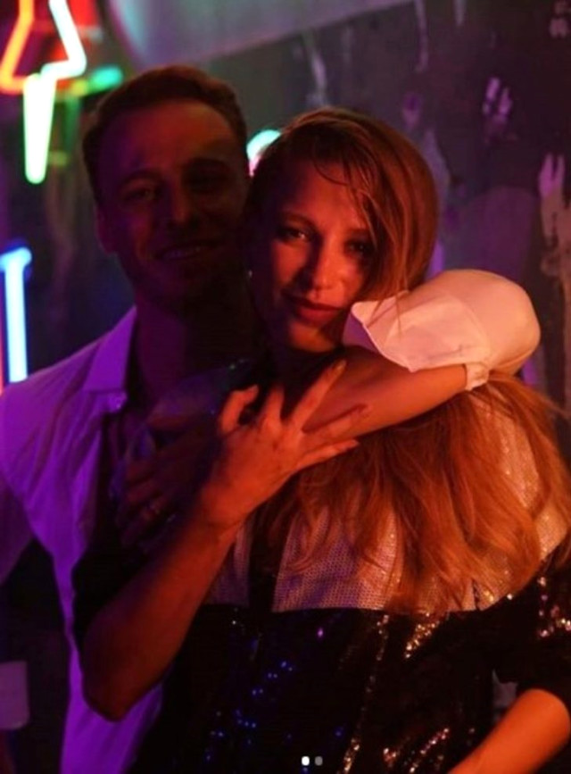 'Yaşamayanlar' gala fotoğrafları! Elçin Sangu, Serenay Sarıkaya ne giydi?