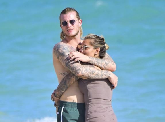 Beşiktaşlı Karius sevgilisiyle görüntülendi