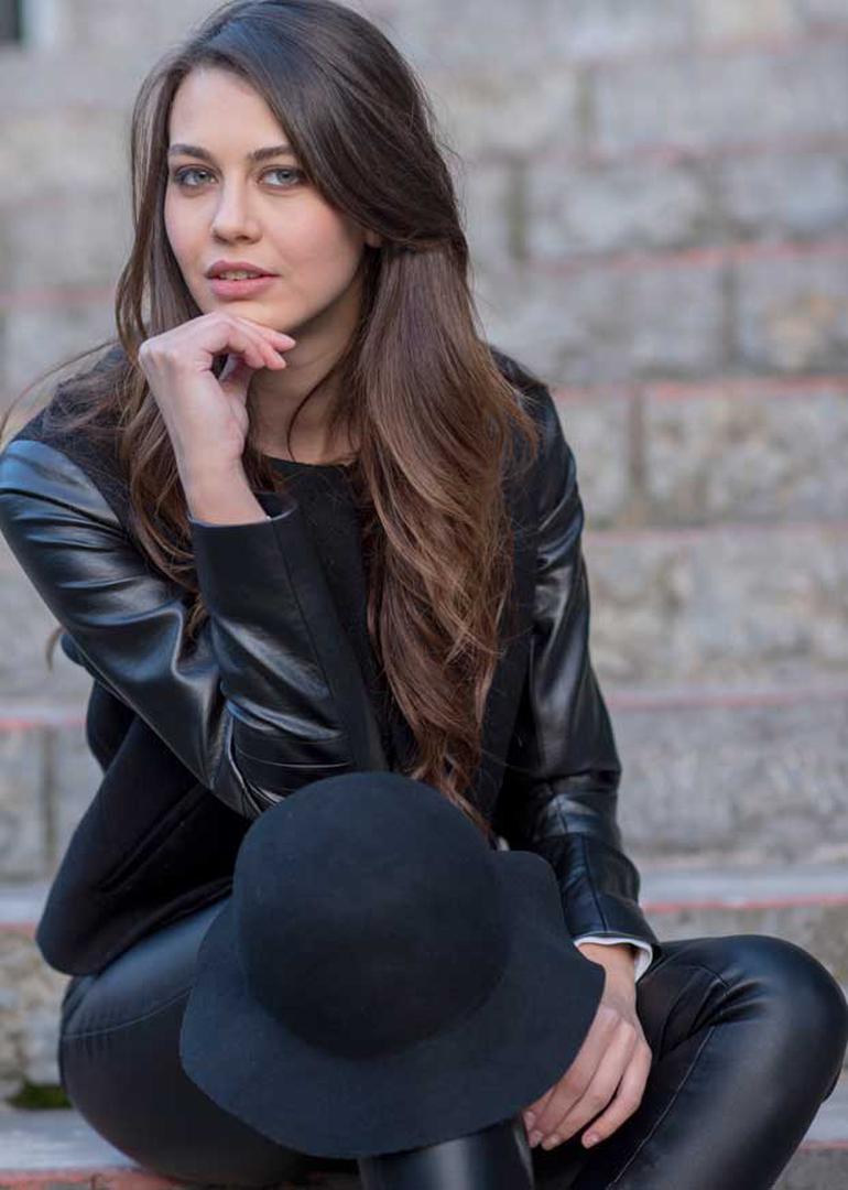 Sezgi Sena Akay Kimdir | Hıçkırık Dizisi Oyuncuları