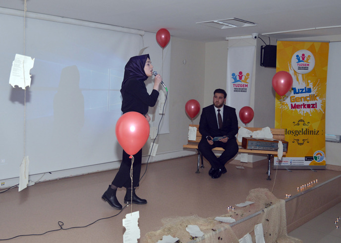 Tuzla Belediyesi Gençlik Merkezi Şiir Kulübünün Şiir Dinletisi