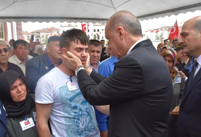 Hakkari'de şehit edilen anne ve bebeğine veda