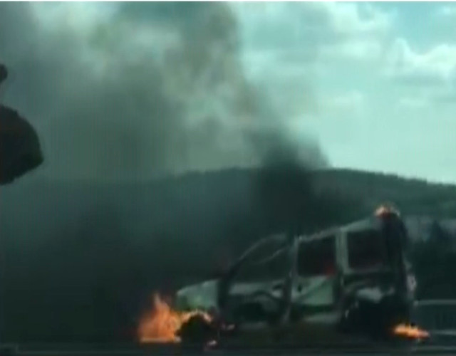 15 Temmuz Şehitler Köprüsü'nde bir araç alev aldı ! Köprü trafiğe kapatıldı