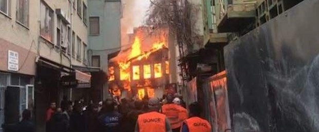 Bursa'daki tarihi Kayhan Çarşısı'nda yangın!