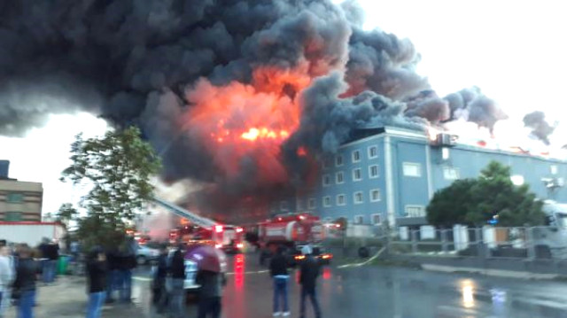 Esenyurt'ta fabrika yangını!