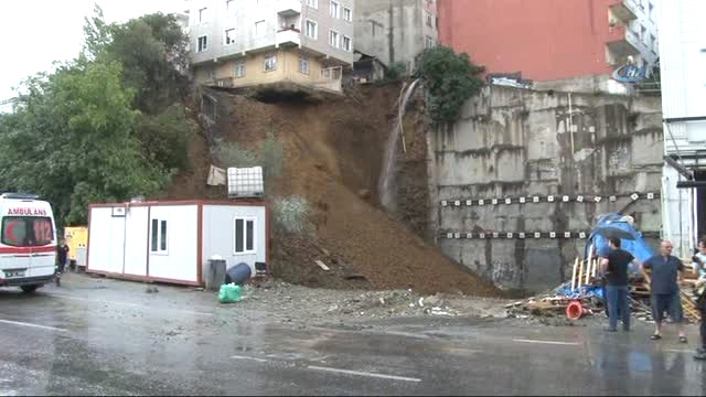 Beyoğlu'nda toprak kayması tehlikesi!