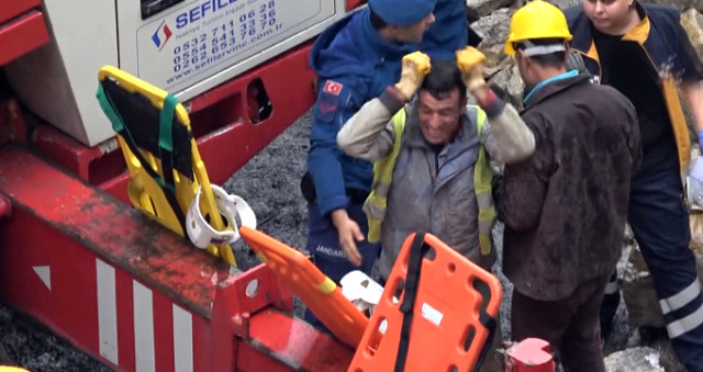 Gebze'de beton yığınının altında kalan 3 işçinin cansız bedenine ulaşıldı