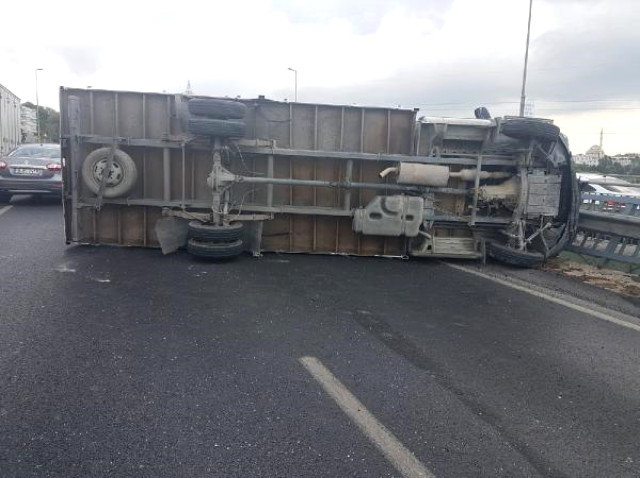 İstanbul D-100'de karayolunda kaza!