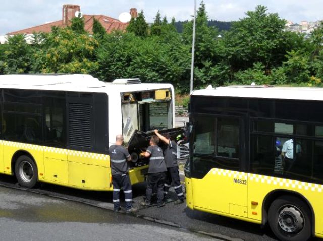 İki metrobüs durakta çarpıştı: 10 kişi yaralandı...