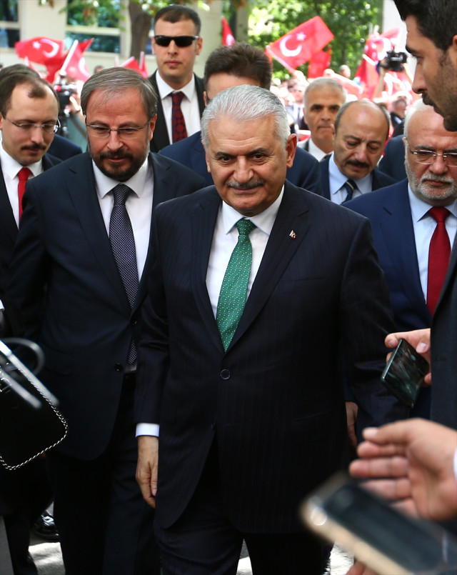 Yıldırım ve Bahçeli Erdoğan'ın adaylığı için YSK'ya başvurdu