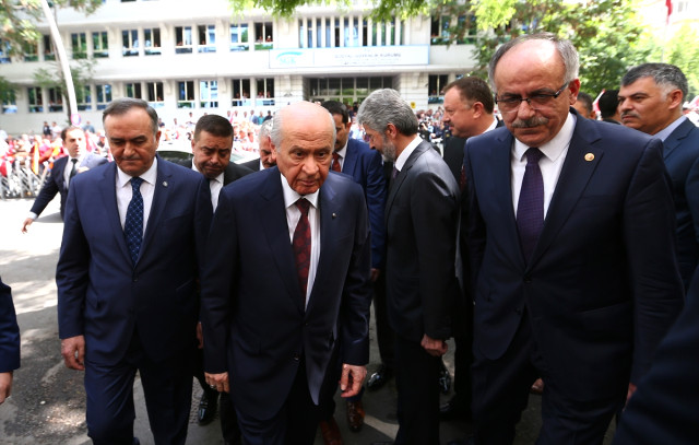 Yıldırım ve Bahçeli Erdoğan'ın adaylığı için YSK'ya başvurdu