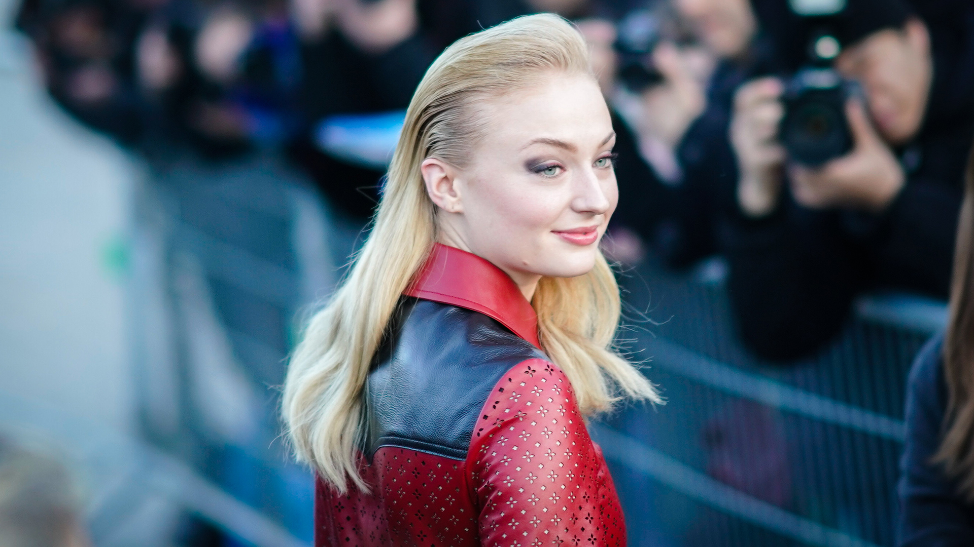 Sophie Turner kimdir? Joe Jonas kimdir? Sophie Turner ve Joe Jonas nişanlı mı?