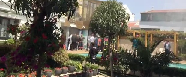 Sultanahmet'te Yangın! İçeride Mahsur Kalanlar Var!