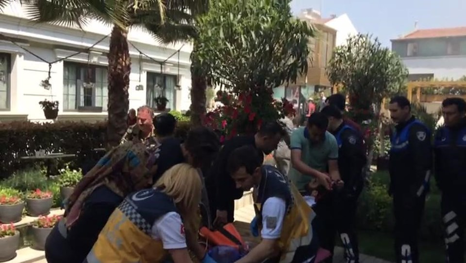 Sultanahmet'te Yangın! İçeride Mahsur Kalanlar Var!