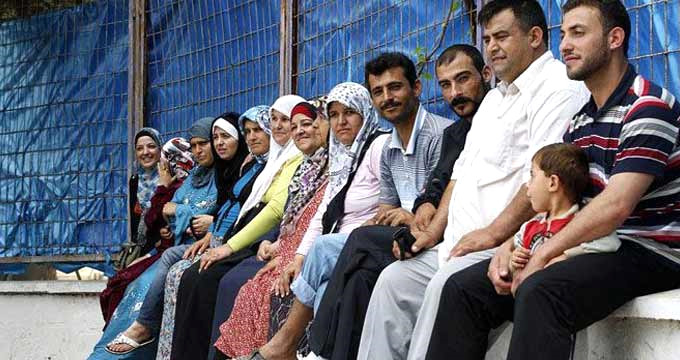 Yüzbinlerce Suriyeli Türkiye'ye Geliyor