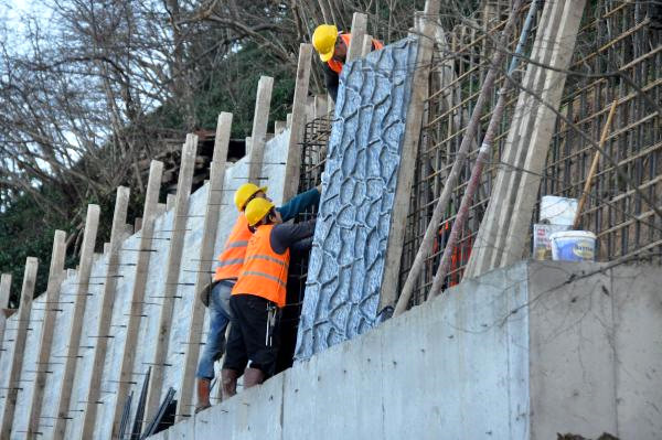 Sürmene'de Bir Mahalle Denize Kayıyor | 7 Bina Boşaltıldı, 200 Kişi Tahliye Edildi