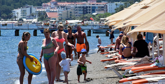 Sahiller Turistlere Kaldı