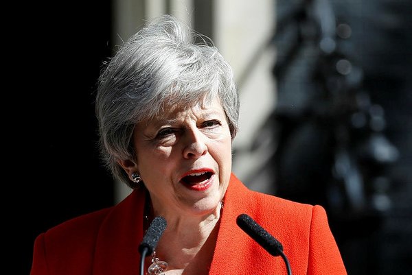 İngiltere'de siyasi deprem! Theresa May'den flaş karar