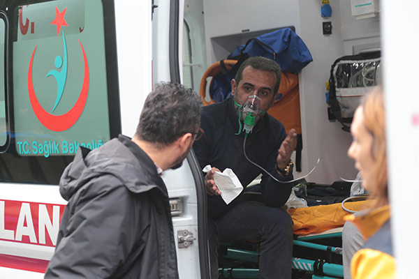 Ünlü oyuncu Tarık Papuççuoğlu'nun evinde yangın çıktı!