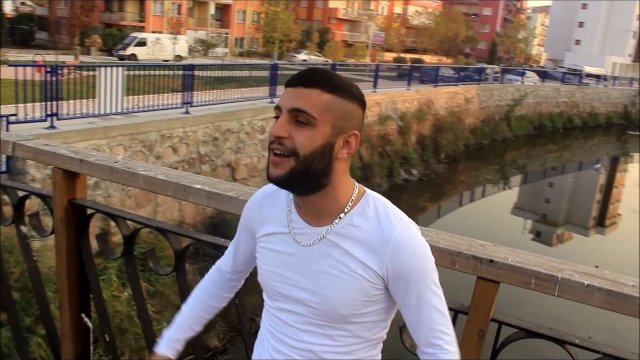 Taylan Kaya 'Kusura bakma' şarkı sözleri - Kusura bakma Dinle