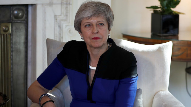 İngiltere'de siyasi deprem! Theresa May'den flaş karar