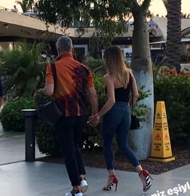 Tek celsede boşanan Özcan Deniz ve Feyza Aktan el ele görüntülendi