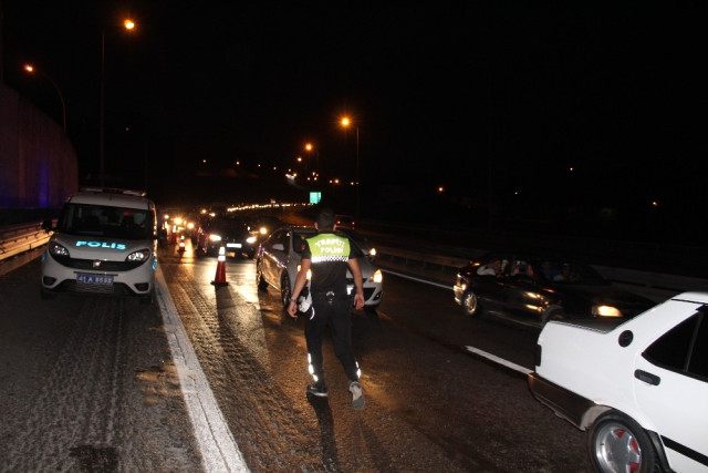 TEM'de 9 araç birbirine girdi! 6 kişi yaralı