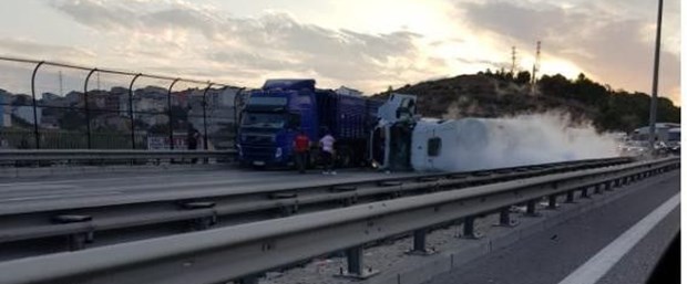 TEM Altınşehir Viyadüğünde gaz tankeri devrildi!