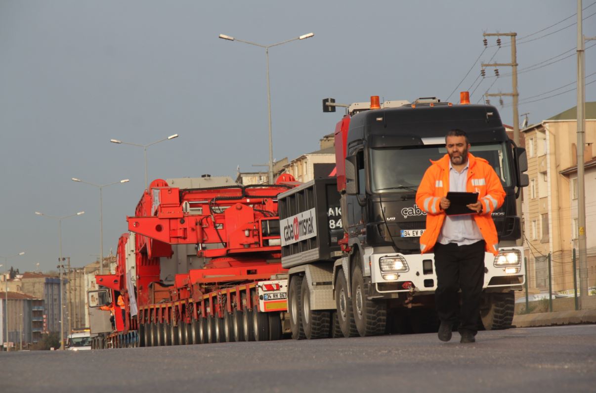 Kocaeli'de 280 Tekerlekli Dev Tır!