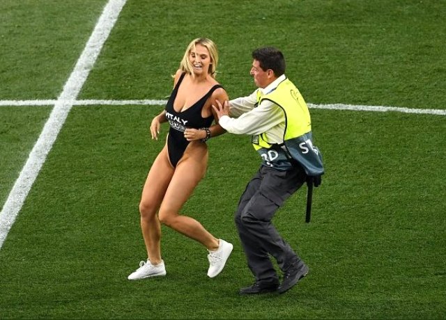 Kadın fenomen, Şampiyonlar Ligi finalinde sahaya girdi