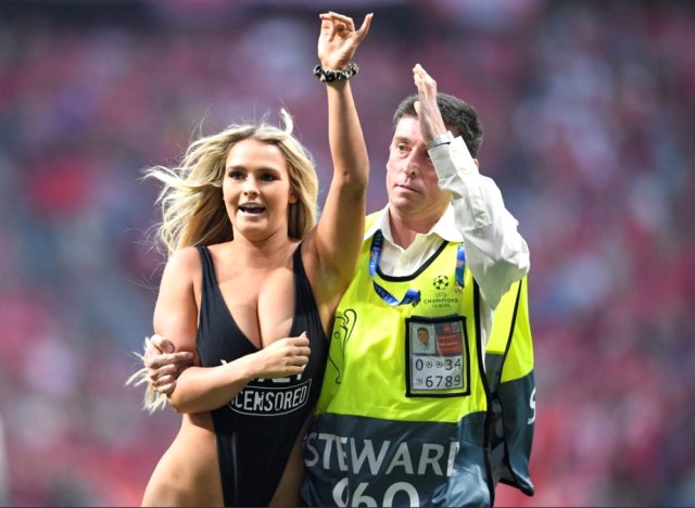 Kadın fenomen, Şampiyonlar Ligi finalinde sahaya girdi