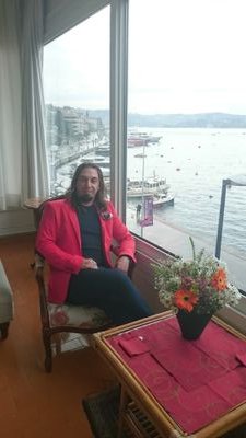 Bahadır Köseoğlu kimdir? Adnan Oktar'ın başını eğen polisi tehdit eden adam tutuklandı