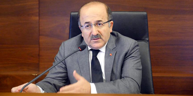 Dr. Orhan Fevzi Gümrükçüoğlu Kimdir, aslen nereli?