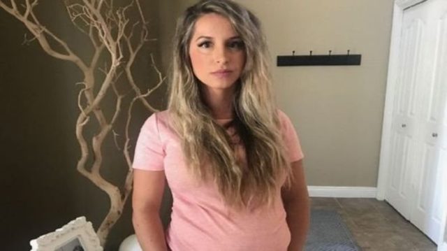 Fast-food devinden skandal hata! Hamile kadına temizleme solüsyonu verdiler!