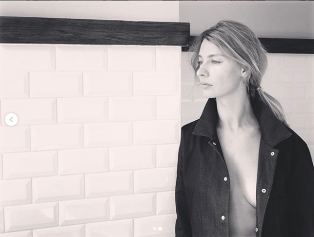 Tuba Ünsal'un derin dekolteli pozlarına takipçileri ateş püskürdü: Bu nasıl anne!