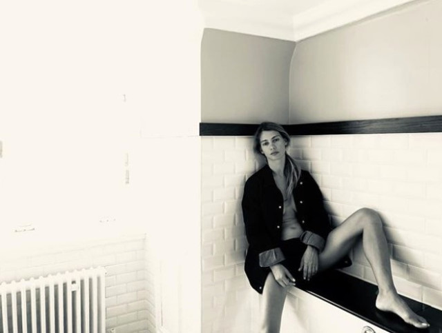 Tuba Ünsal'un derin dekolteli pozlarına takipçileri ateş püskürdü: Bu nasıl anne!