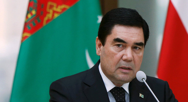 Türkmenistan'da Renkli Arabalar Yasaklandı