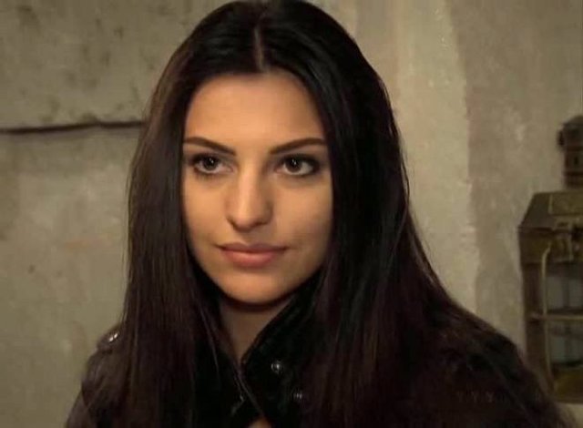 Tuvana Türkay kimdir? Estetiksiz hali| Tuvana Türkay'ın annesiyle öpüşme görüntüleri