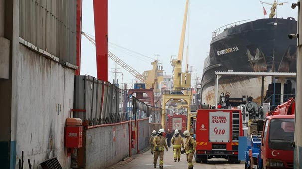 Tuzla'da gemide yangın çıktı!