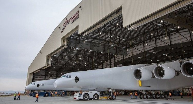 Dünyanın en büyük uçağı havalanıyor