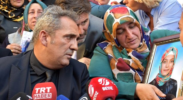 Ünlü sanatçılardan Diyarbakır'da eylem yapan annelere destek