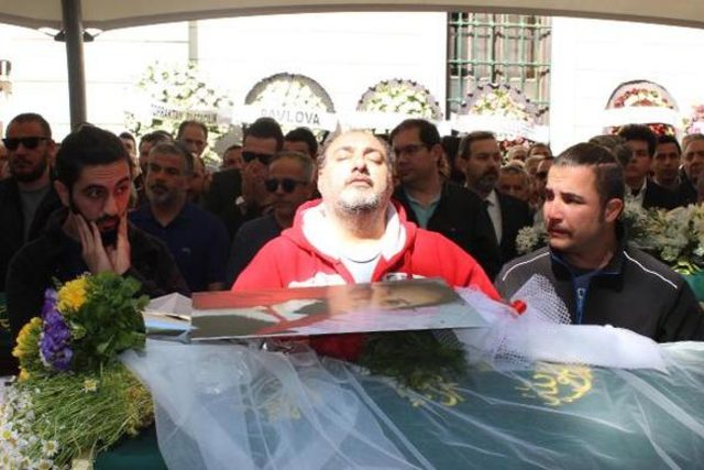 Nazlı Çiçek Gezginer gözyaşları arasında toprağa verildi