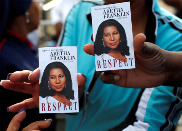Şarkıcı Aretha Franklin kırmızı ruju ve topuklu ayakkabı ile son yolculuğuna uğurlandı