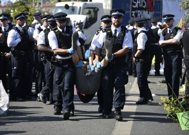 Londra sokakları yine karışık