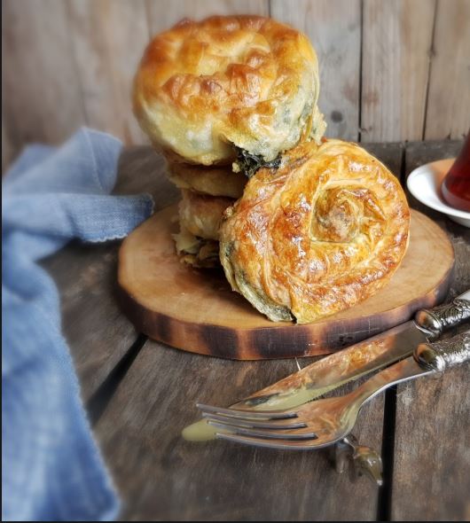 Ispanak püreli tavuklu talaş böreği nasıl yapılır?