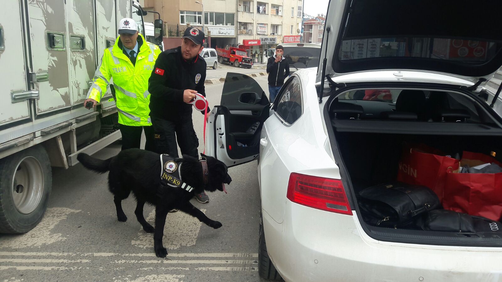 Pendik Emniyeti Kuş Uçurtmuyor... Dev Operasyon!