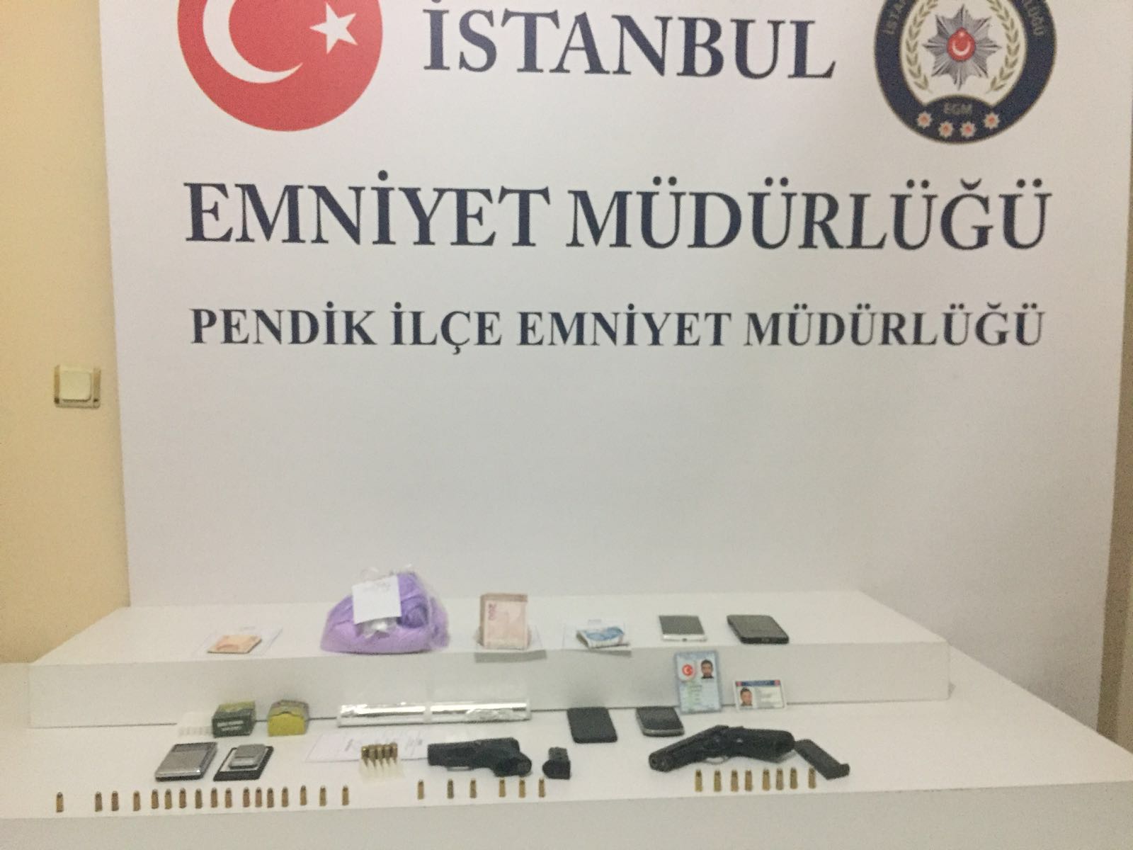 Pendik'te Mağazada 500 Bin TL Değerinde Uyuşturucu Ele Geçirildi