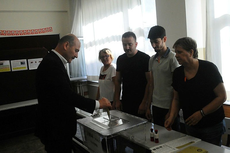 Bakan'dan açıklama: Tunceli'de 2 terörist kıstırıldı