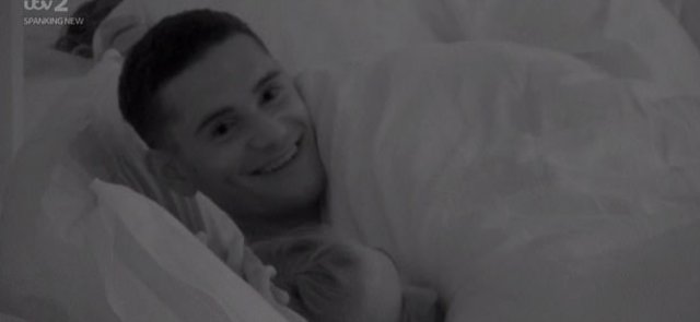 Yurt dışında yayınlanan Aşk Adası programında skandal! Cinsel ilişkiye girdiler!